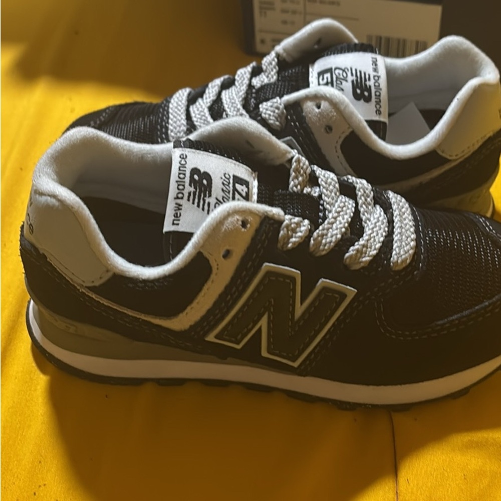 New balance 574 (size 11y ) bought the wrong size never worn - Picture 4 of 7